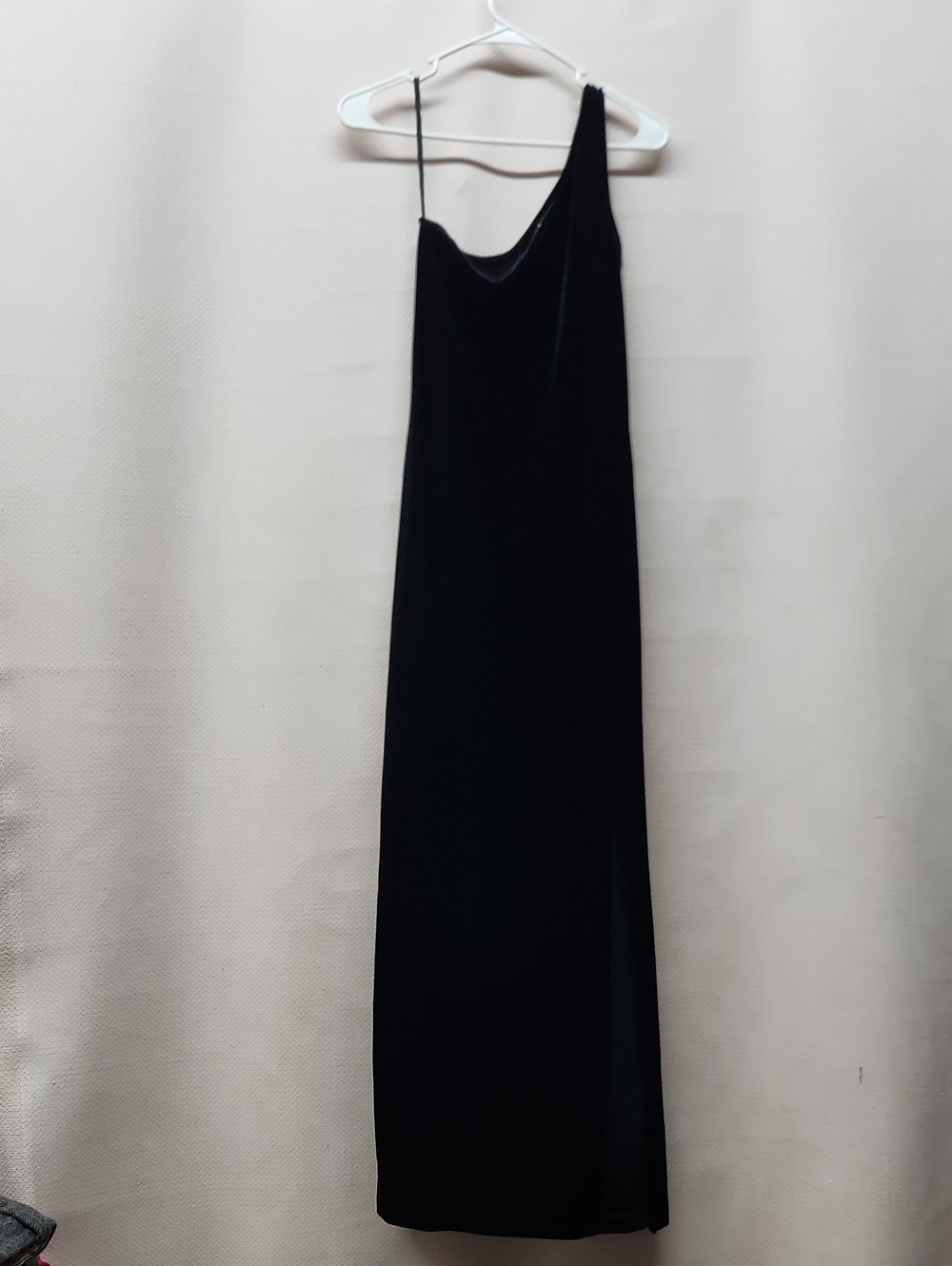 Charlotte Russe Black One-Shoulder Velvet Maxi Dress